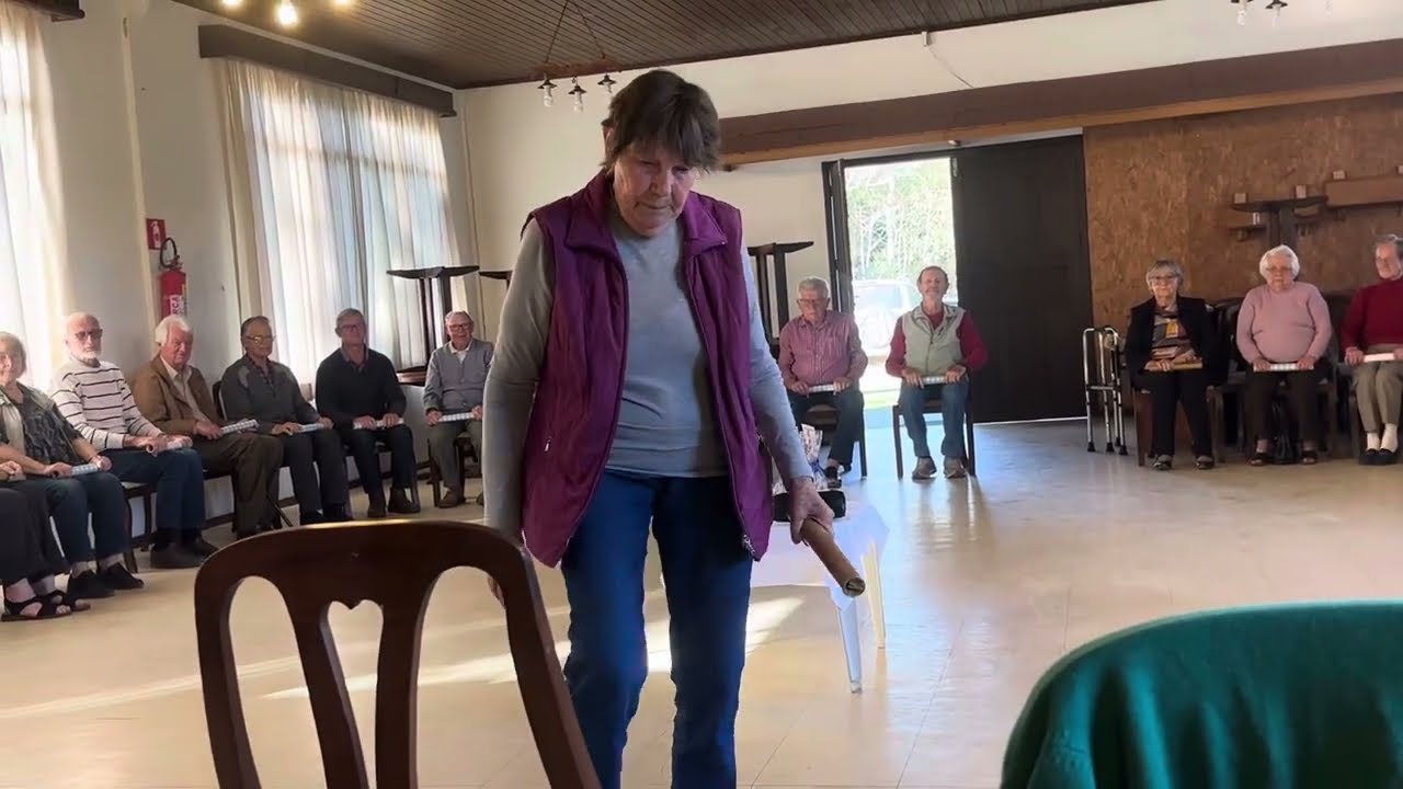 SITZTANZ MIT PAPIERROLLE Nr 1  SENIORENKREIS WITMARSUM  5. Juli 2023