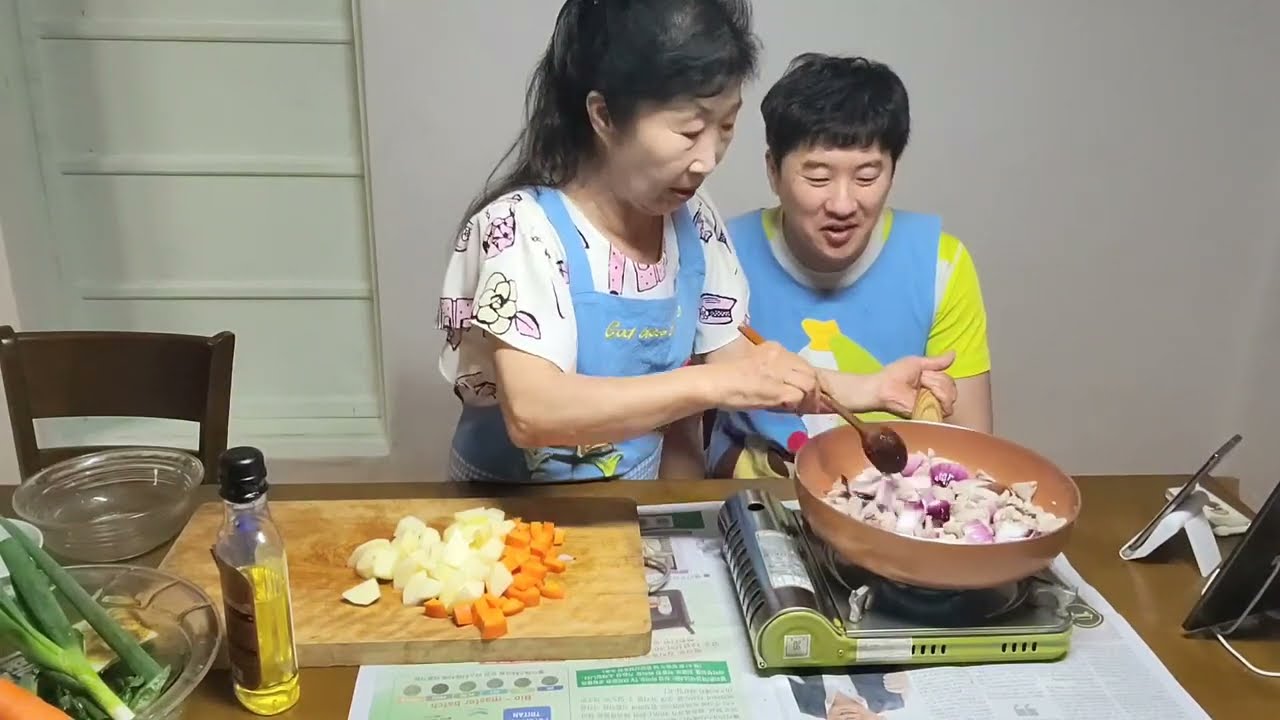 먹방mukbang 카레만들어먹기,시금치국,카레송 curry rice / Spinach soup (eating show)