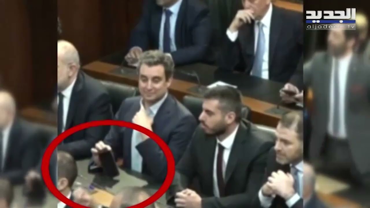 سجالات مجلس النواب تستمر.. و نبيه بري مقهقها بصوت خافت مرة أخرى: 