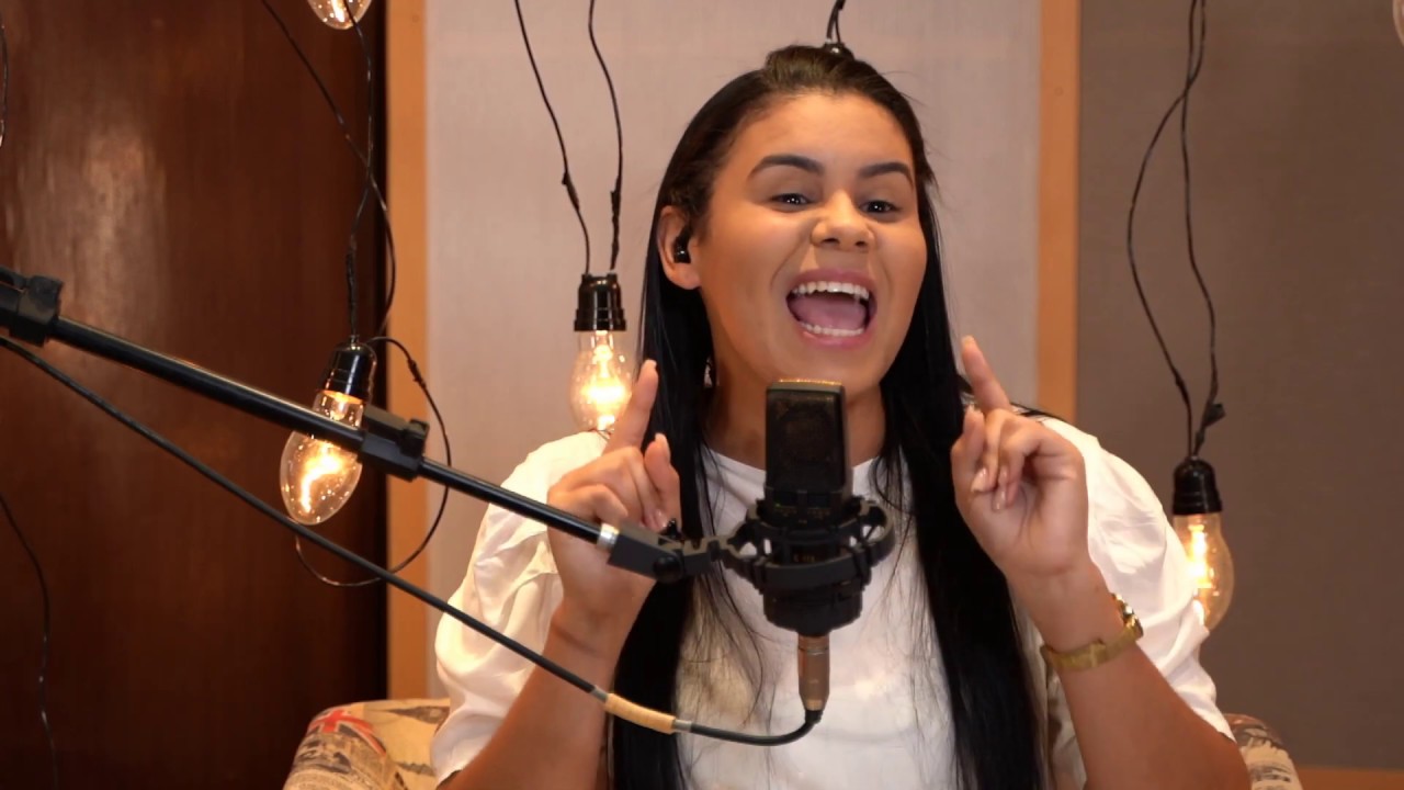Live - Rayanne IN home