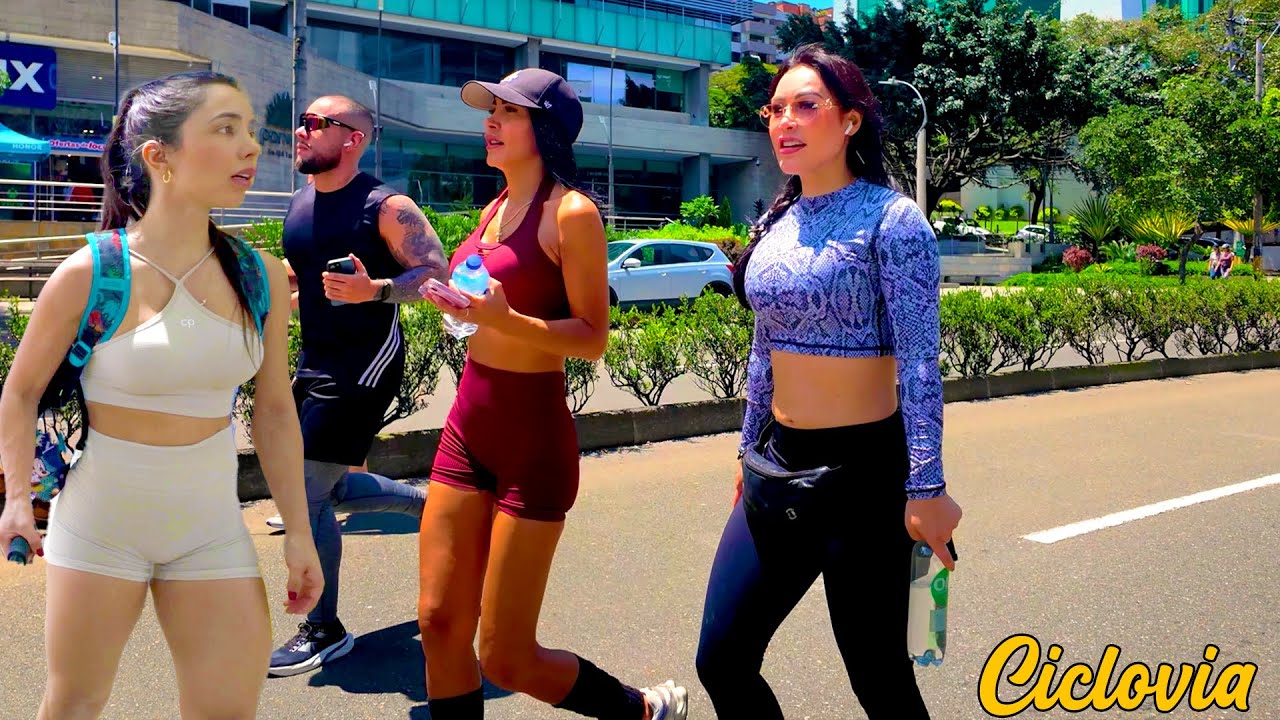 🇨🇴 Falling In Love EVERY SECOND: La Ciclovia Medellin 🇨🇴