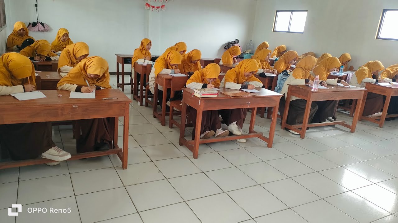 Tanya-tanya Seputar Kerudung Khoas. Bersama Santriwati MTs Al-Khoeriyyah Cilawu Garut