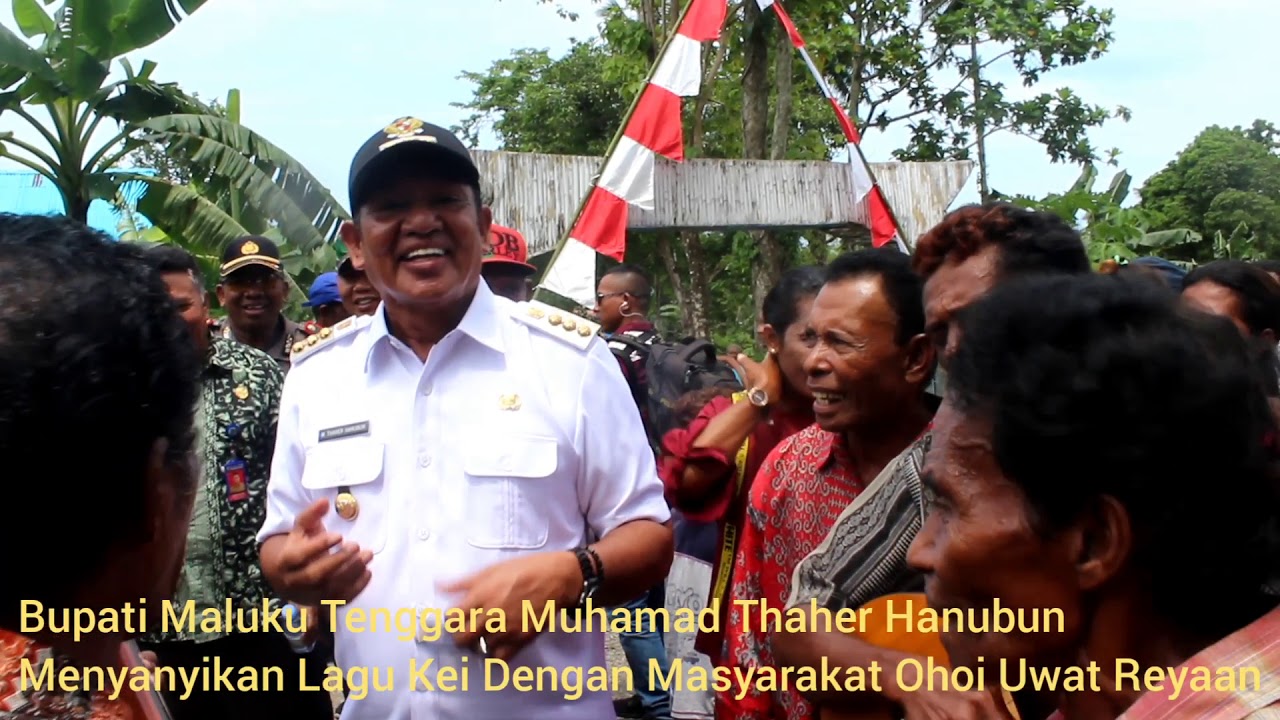 Bupati Maluku Tenggara  Menyanyikan Lagu Kei dengan Masyarakat Ohoi Uwat Reyaan