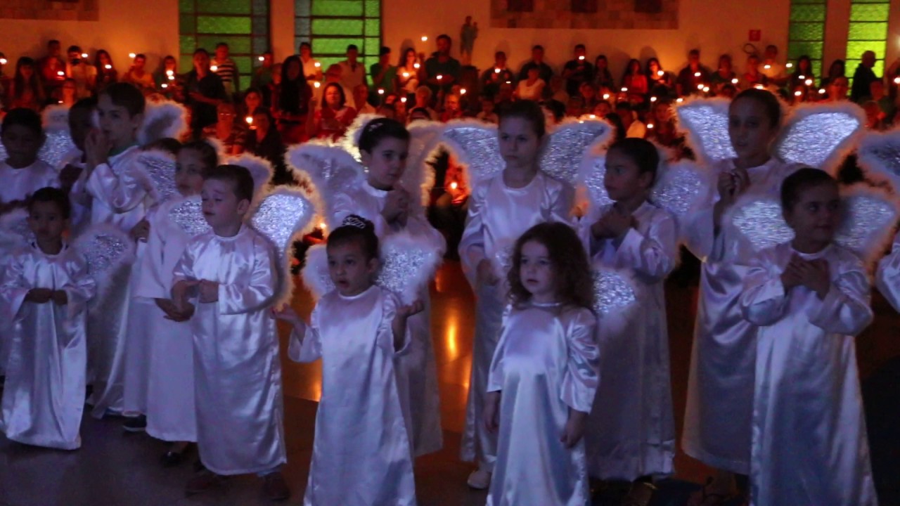 Crianças da Catequese realizam Coroação da imagem da Nossa Senhora