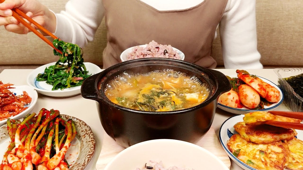 ASMR MUKBANG :) домашняя еда (рагу из соевой пасты, блины с крабовыми палочками, жареные креветки)