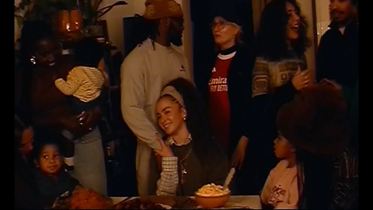 Ella Eyre - little things (Official Video)