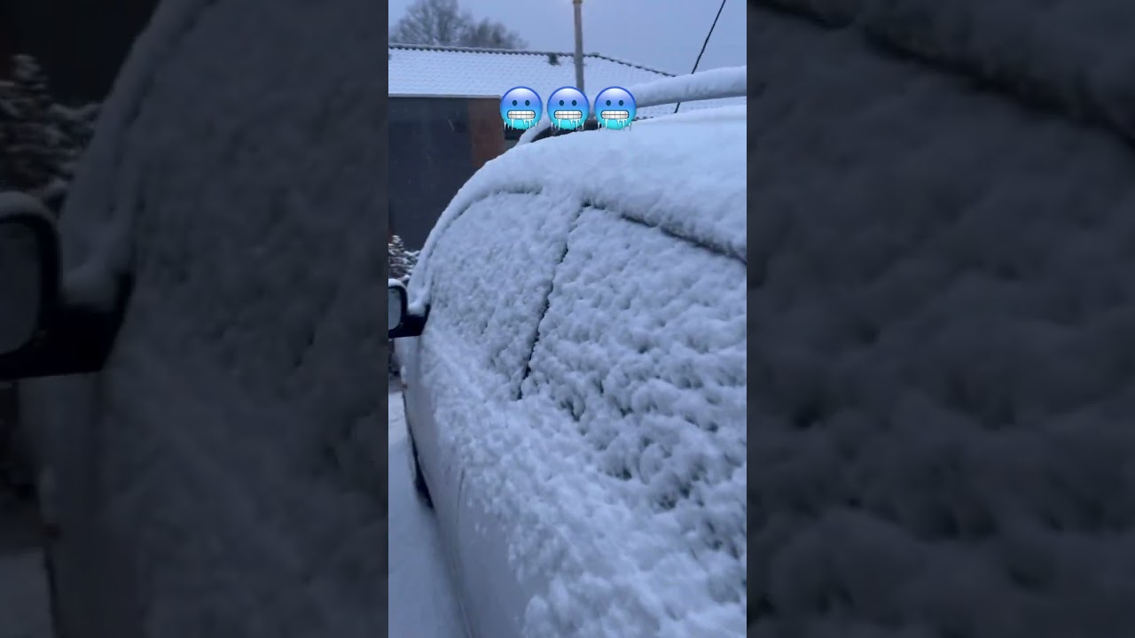 At&eacute; o vidro do carro congelou na neve 🥶#shorts #neve #snow