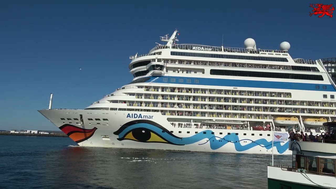 27.04.2025 Warnemünde: 17 Uhr Begleitfahrt Doppelauslauf der AIDAmar und AIDAdiva.