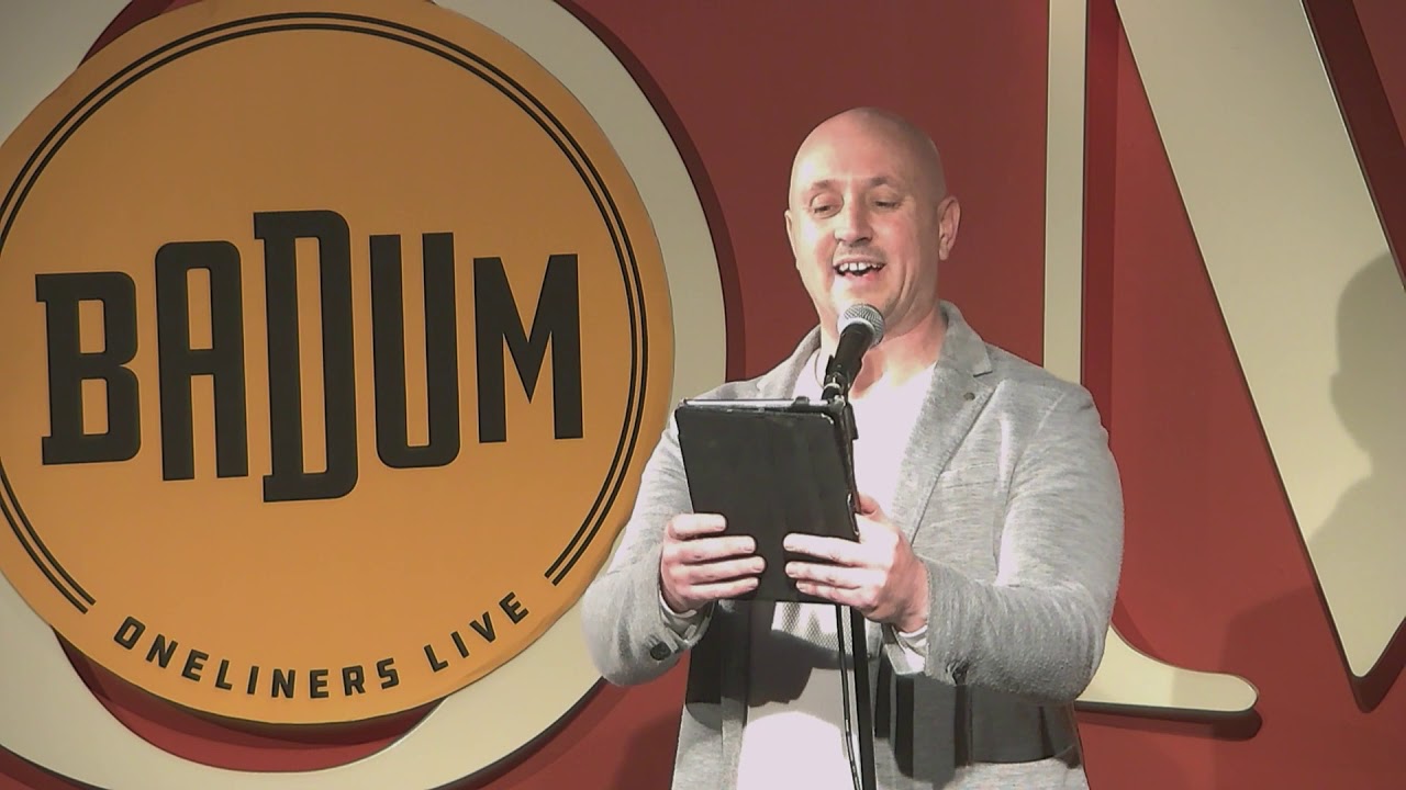 Riza Tisserand bij Badum Oneliners Live!