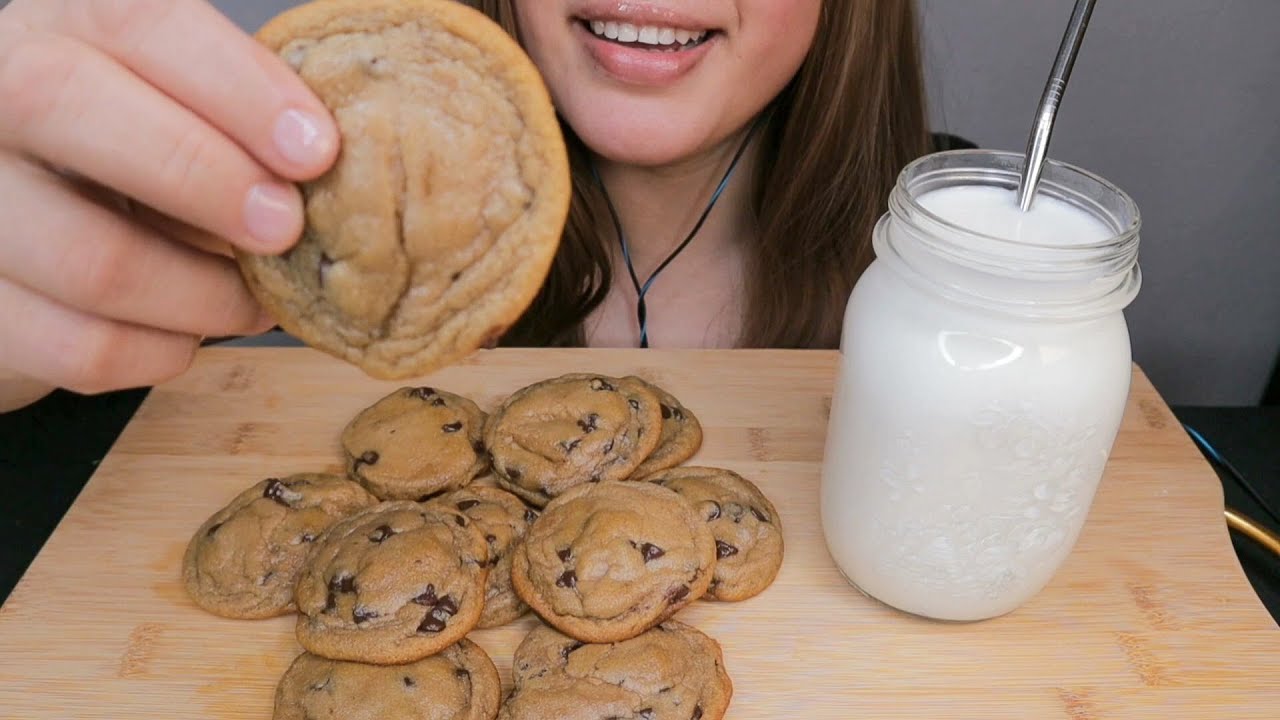 ASMR MILK & FRESH CHOCOLATE CHIP COOKIES *NO TALKING*