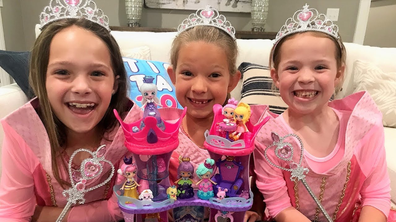 Addy and Maya Have a Happy Places Royal Trends Play Date !!!