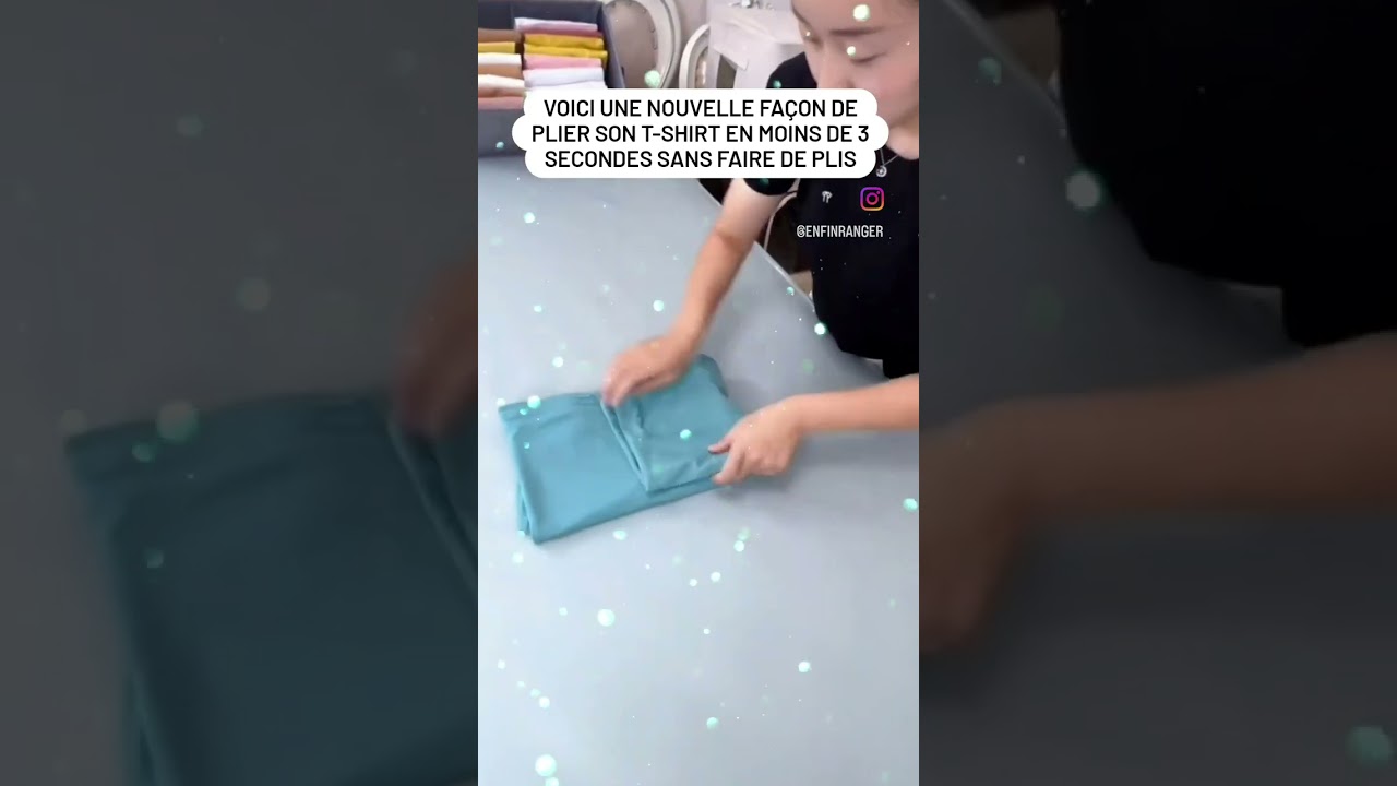 Fa&ccedil;on originale de plier son t-shirt 🤩 #pliage #tidyingup #tshirt #organisation #astuce