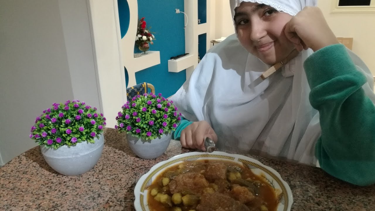 ضحك السنين اقسم بالله 😂😂😂ام فتحى هى اللى طبخت النهارده لكو ان تتخيلو عملت ايه 😂لايكات كتير ليها