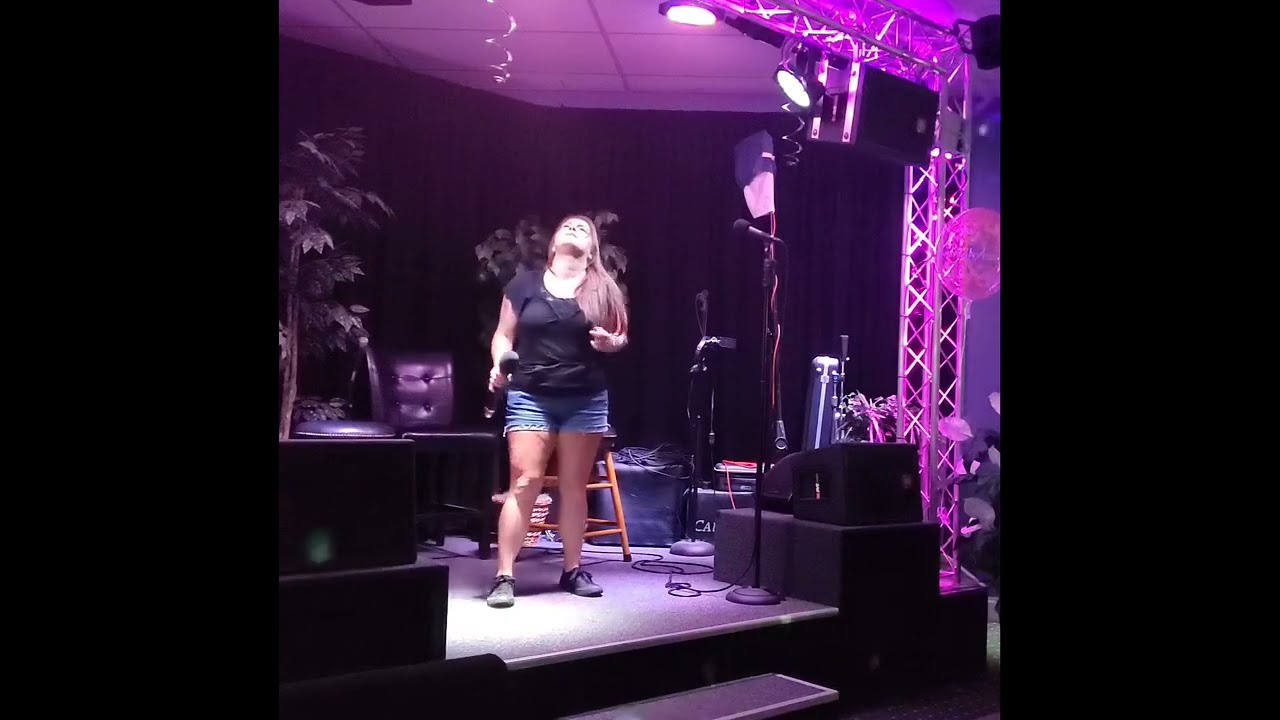Amanda Lee sings 