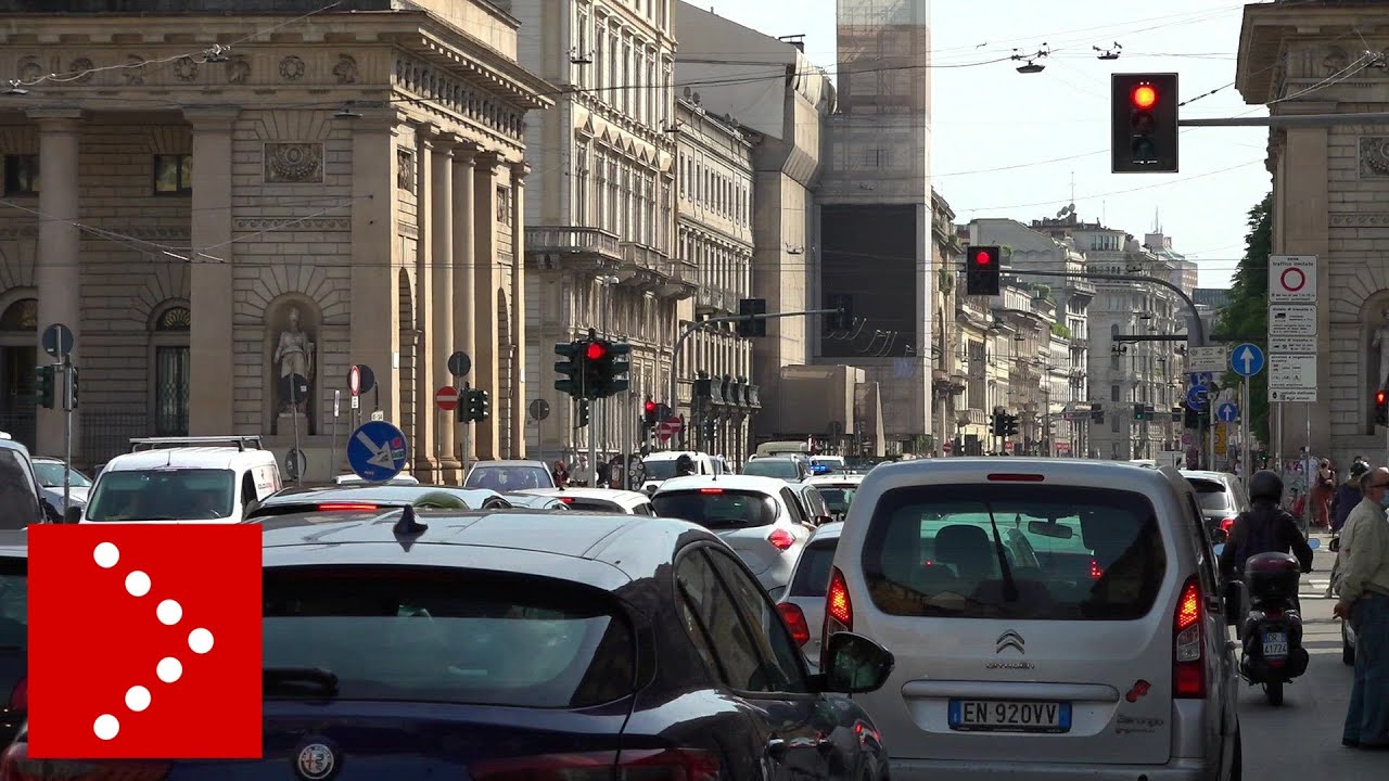 Milano, traffico in Buenos Aires: auto a rilento con ciclabile