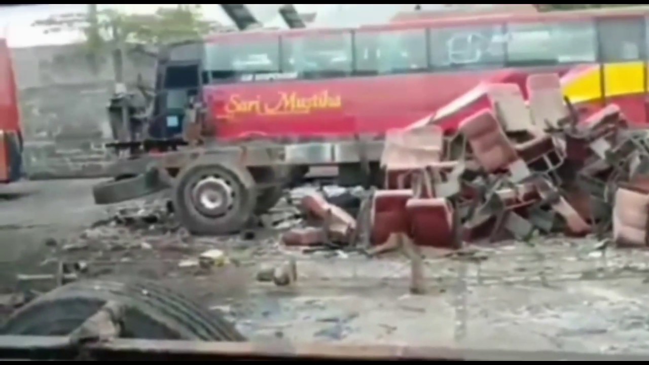 GARASI SARI MUSTIKA BANYAK MOBIL BUS YANG NGAK DI PAKEK