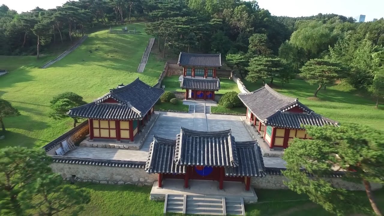 South Korea Suwon 4K: Hwaseong Fortress Drone & Modern City Contrasts