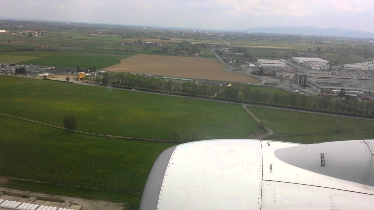 Atterraggio di Ryanair a Torino Caselle