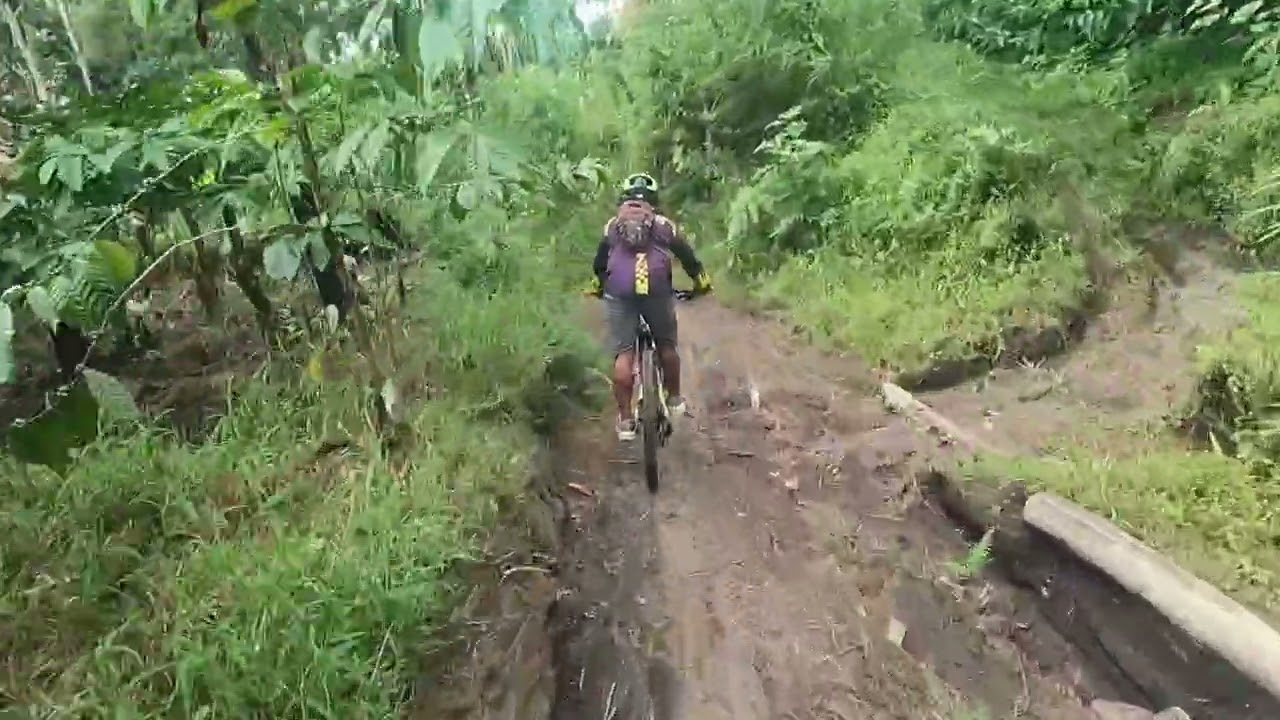 Epic Race: Canyon Spectral vs. Santa Cruz di Jalur Trail Enduro Slerok - Sumberbulus Jember