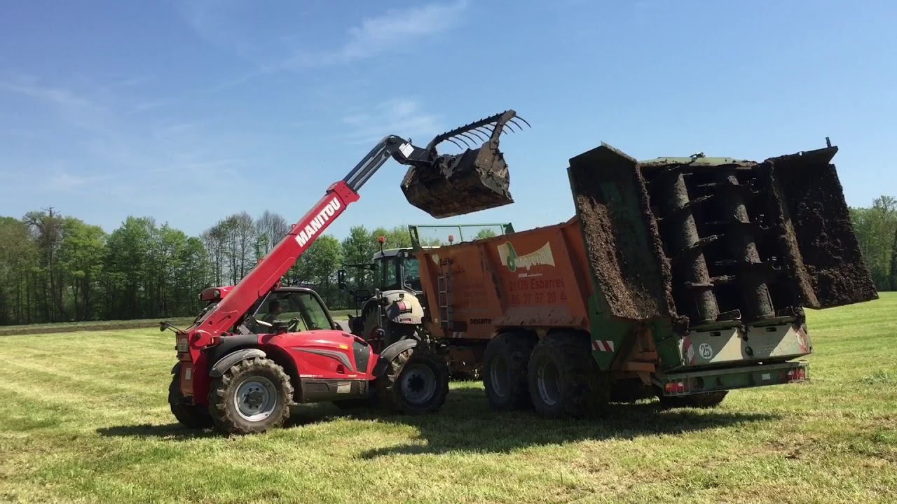 &Eacute;pandage de fumier / Fendt 826 black beauty / &eacute;pandeur Dangreville / ETA La Louvi&egrave;re