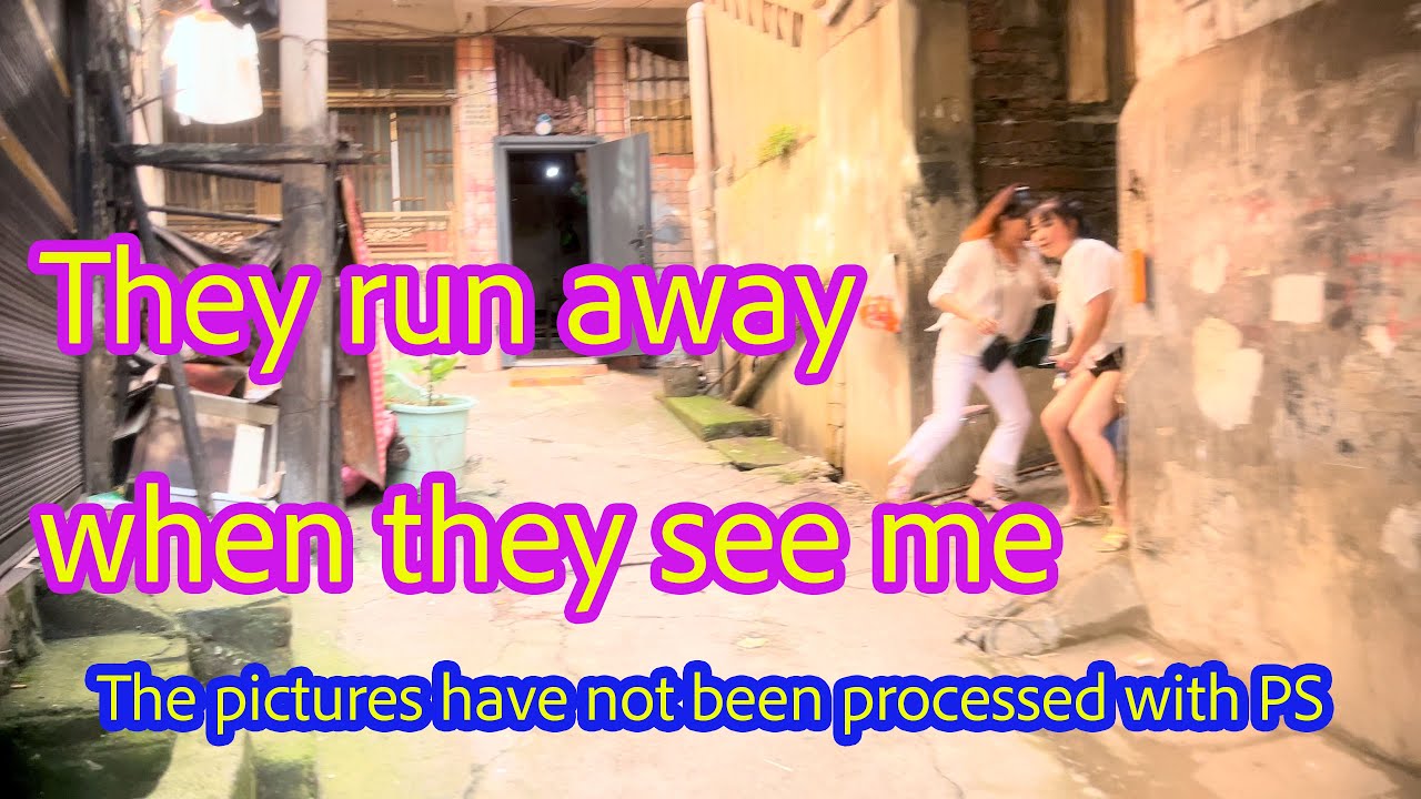 Walking on the oldest street in Guiyang, women were scared away by me