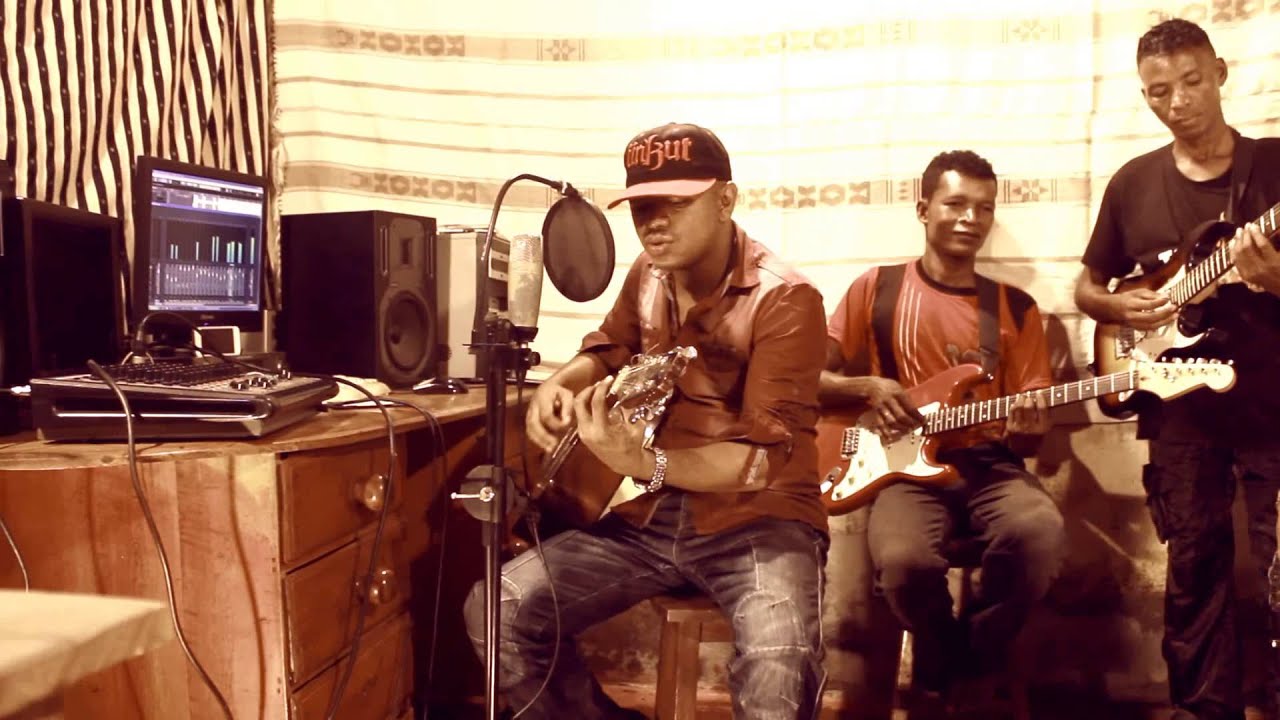 Thierry libertos Eksodosy 2012