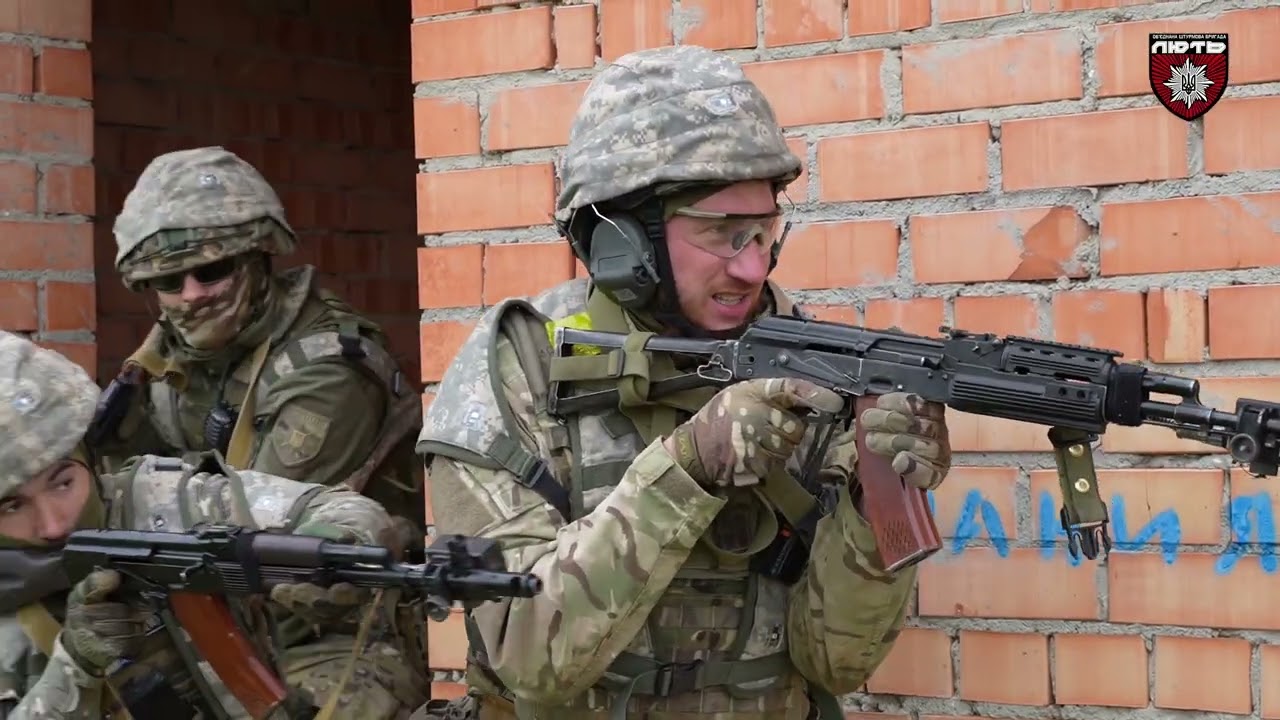 Молодші командири штурмових підрозділів бригади «Лють» пройшли спеціалізований курс підготовки.