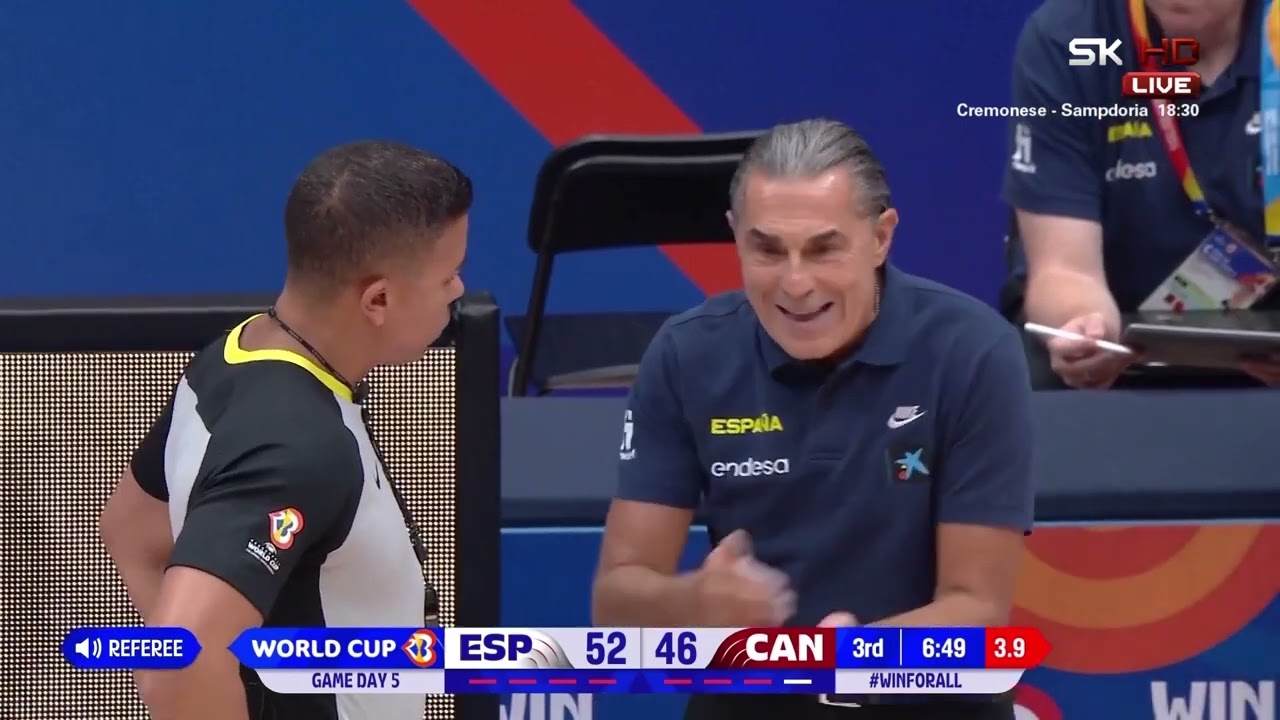 Sergio Scariolo mad complaining to referee vs Canada WC 2023