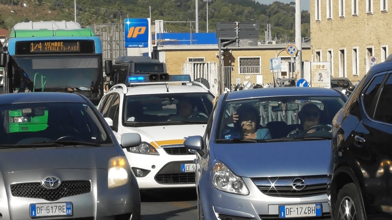 (Stupid Car Driver) Blocca Trasporto Organi/Sangue/Plasma in Emergenza