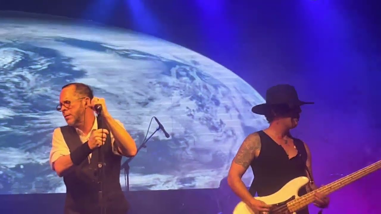 Zapato 3 - Amor de Hierro (en vivo en Madrid 2022)