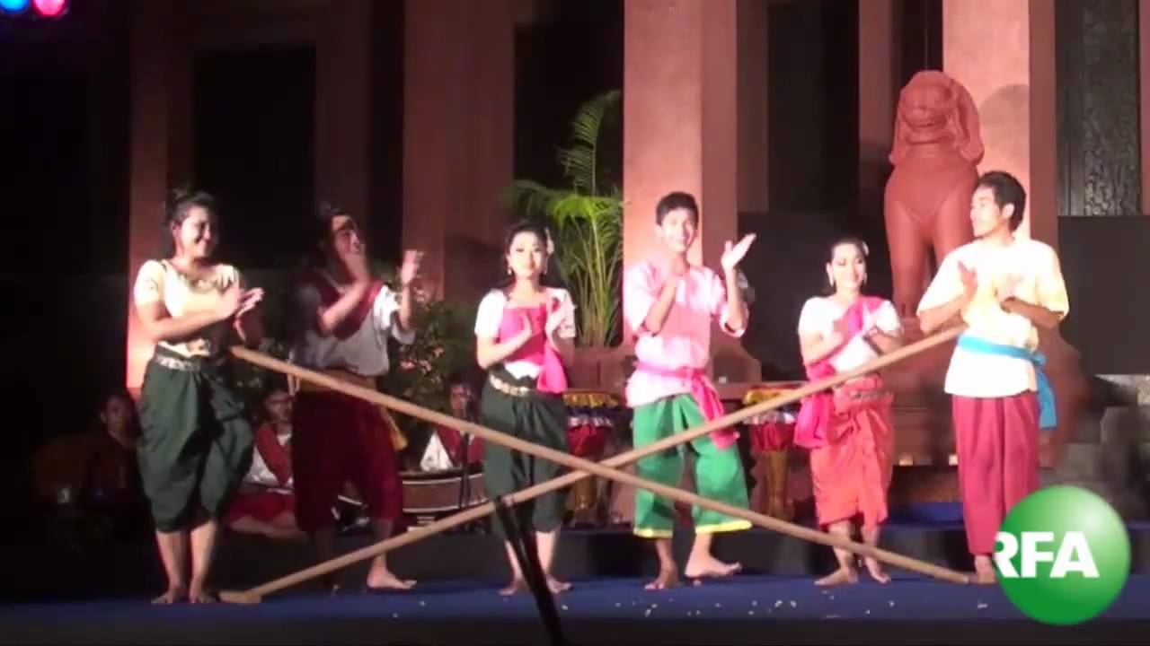 របាំ​គោះ​អង្រែ