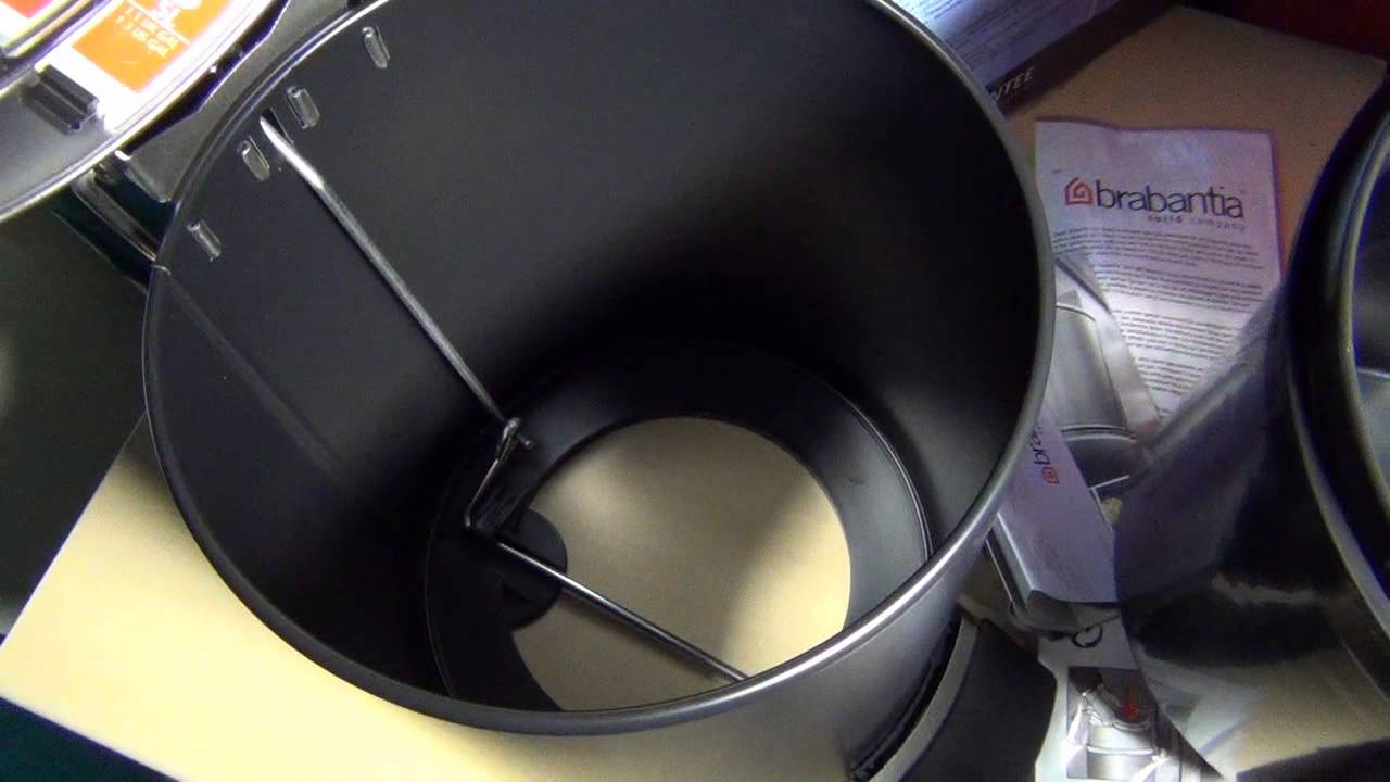 Brabantia Foot Pedal Bin 5 Litre close look
