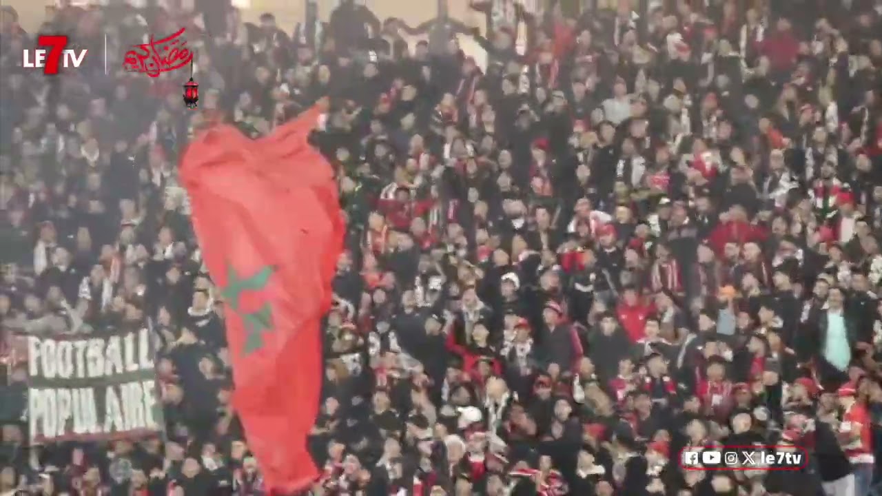 الجماهير الودادية تكتسح ملعب أكادير وترسم لوحات رائعة بالمدرجات