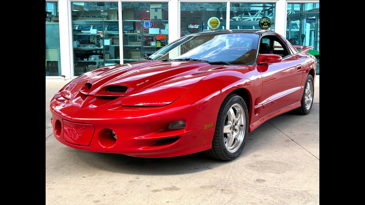 Pontiac Trans Am WS6 2002 года выпуска