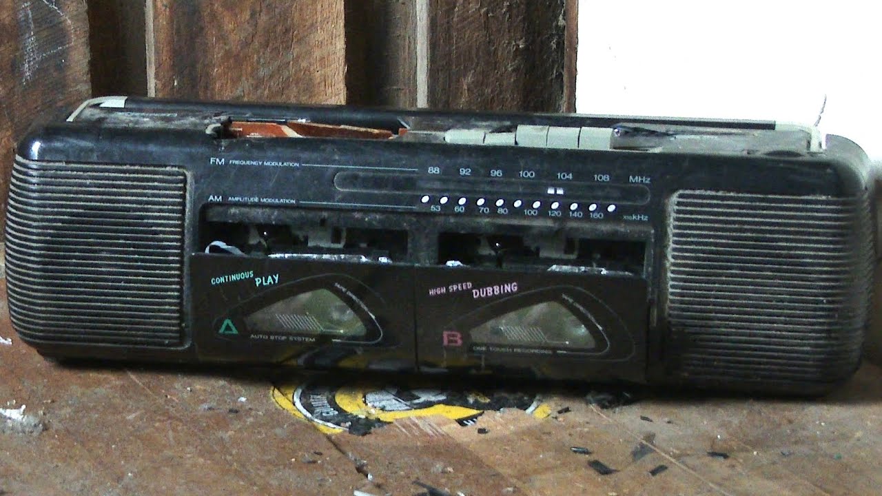 Smashing a Tempest TE 160 Stereo Radio Double Cassette Recorder