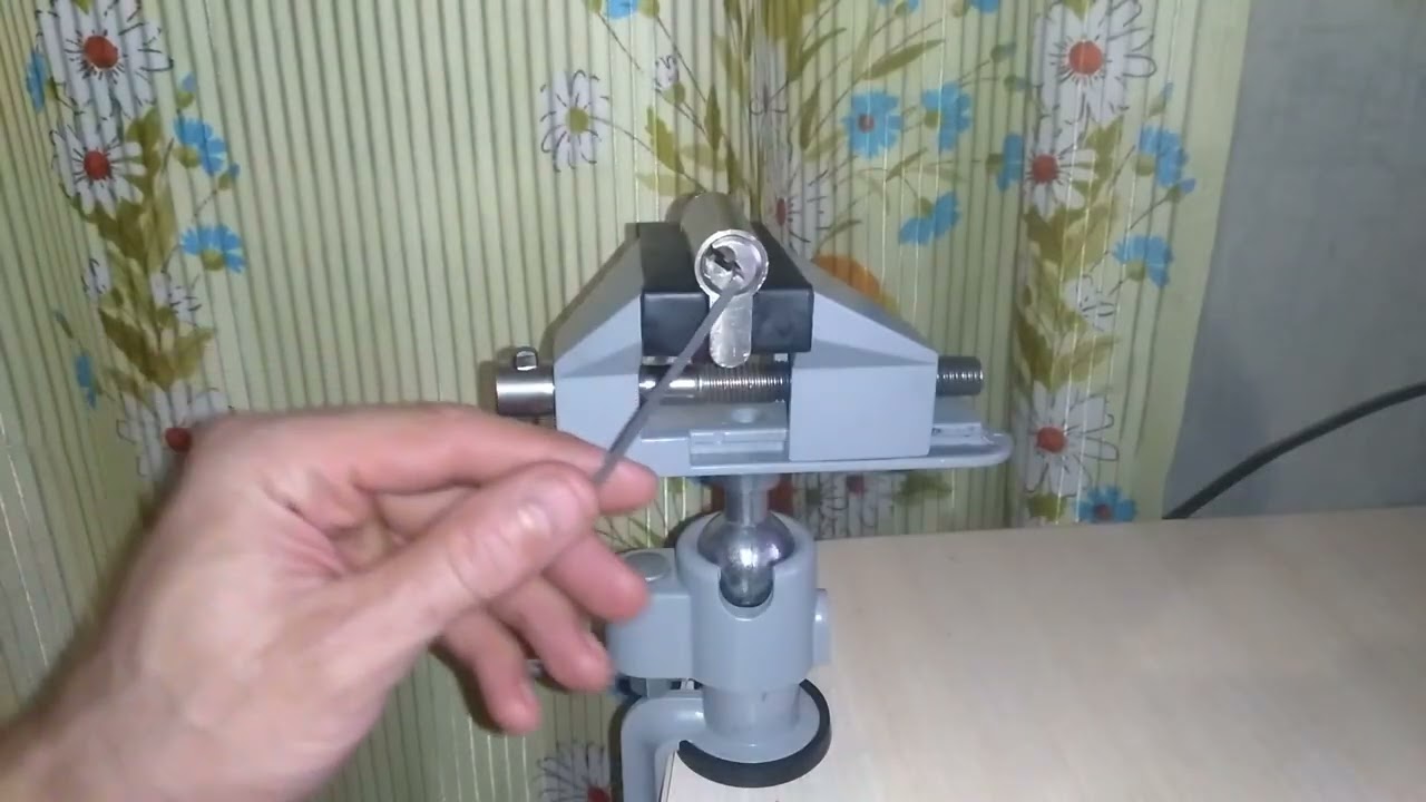 Аварийные вскрытие и обзор цилиндра  KFV .