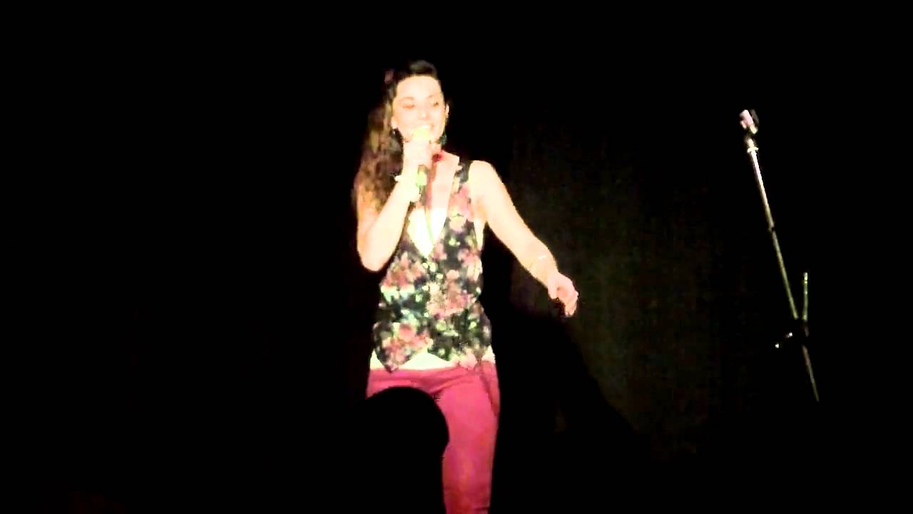 Stand Up - Mirame Cuando Te Hablo - Fernanda Metilli