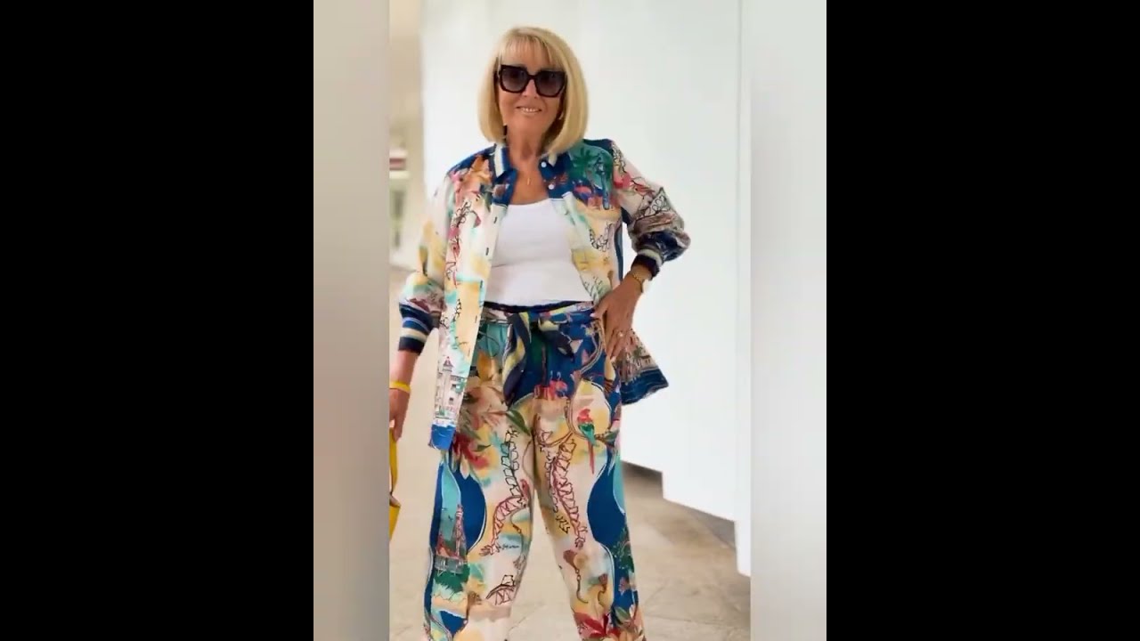 Chic & Confident: Stylish Looks for Women Over 40 ♥️