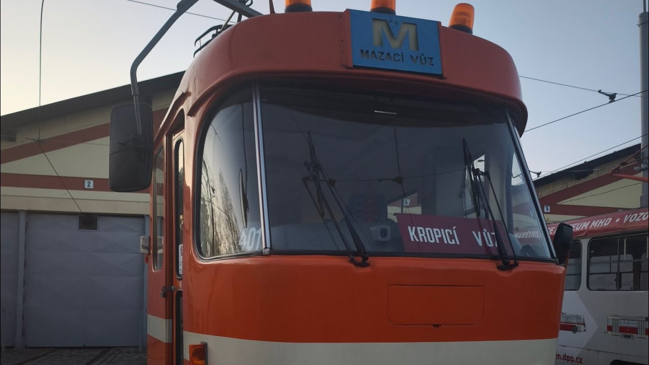 Akce DPP  večerni prohlídka   vozovna Střešovice muzeum mhd mažačka a  dalsi