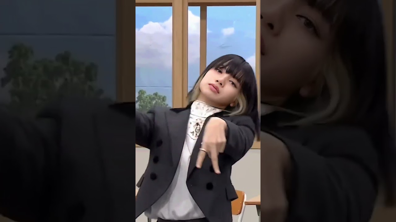 Lisa crab dance 😂(HD)