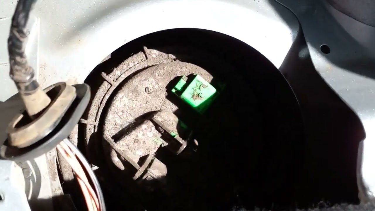Megane gran tour não pega!! Queima do conector da flange bomba combustível.
