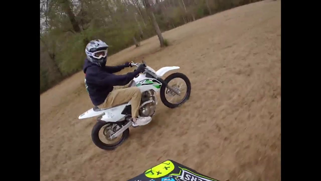 Racing my Dad and going to the creek! #kawasaki #beathim #dirtbike 