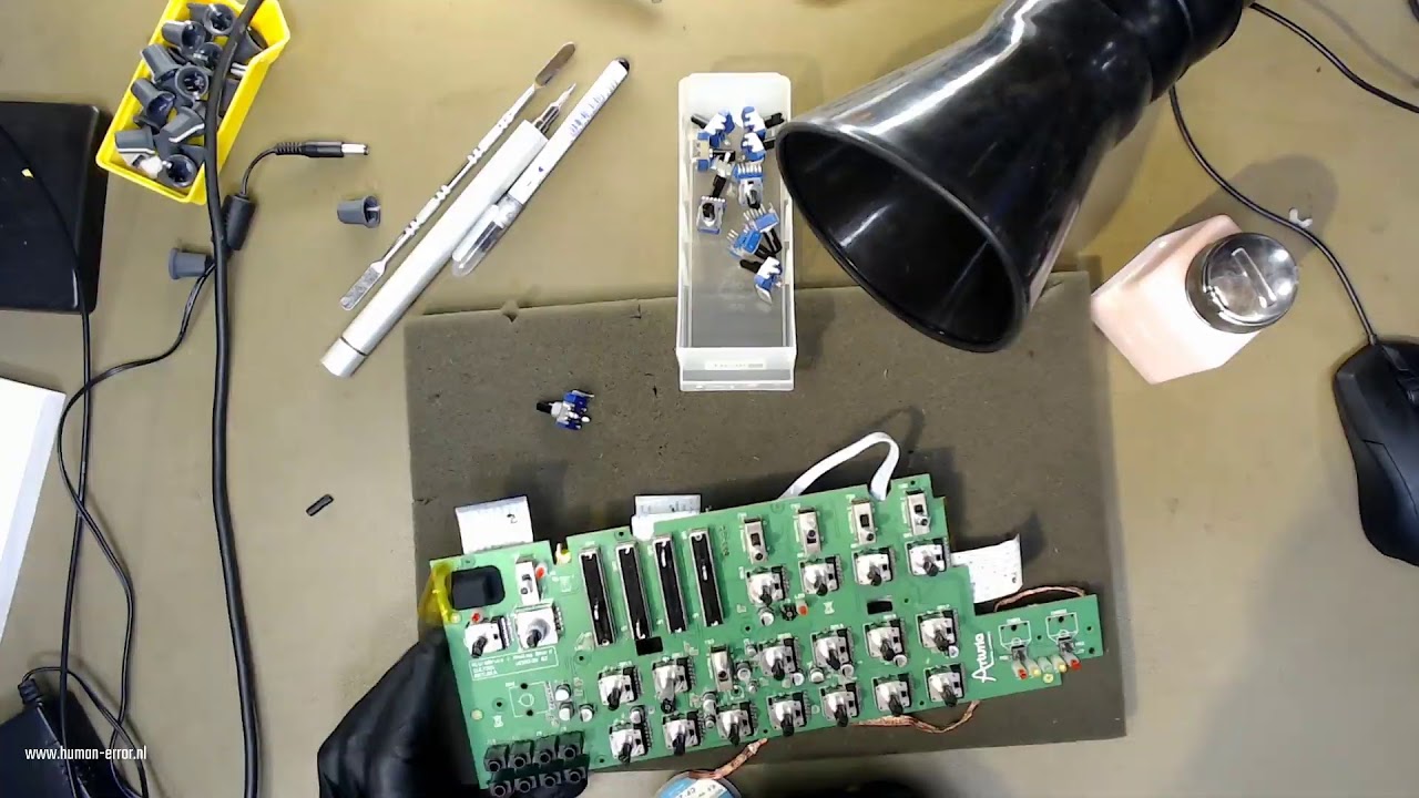 Arturia Microbrute -  Master volume repair  - Live Part 1/2
