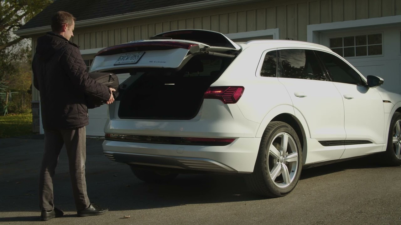 Comment utiliser l&rsquo;ouverture mains libres du compartiment &agrave; bagages de votre Audi