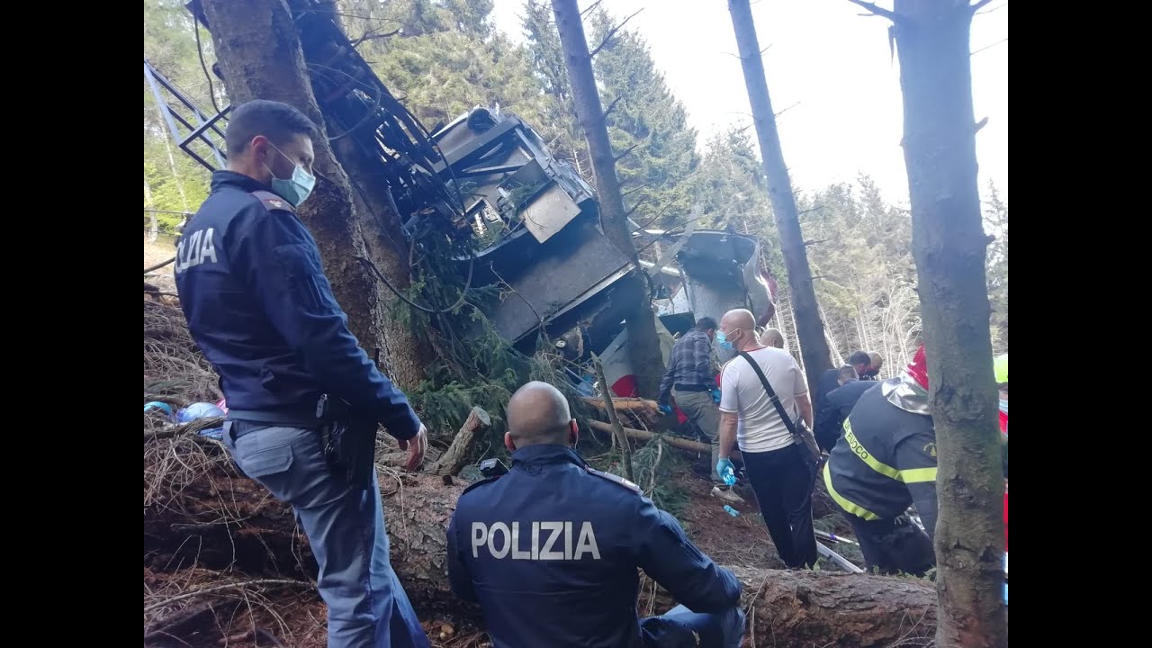 Crolla funivia, 13 morti e due bambini in gravi condizioni