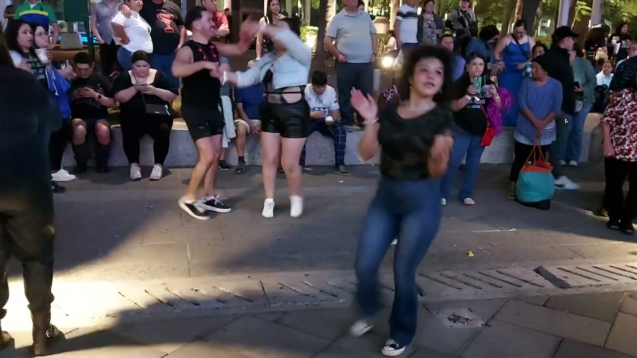 La chica del baile en San Salvador.