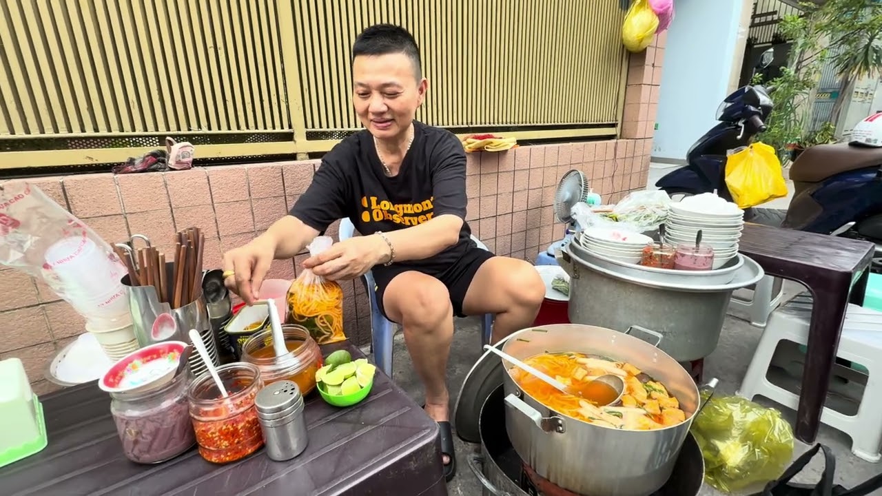 Hôm nay anh Nga bán canh bún lại rồi nhe anh chị nè