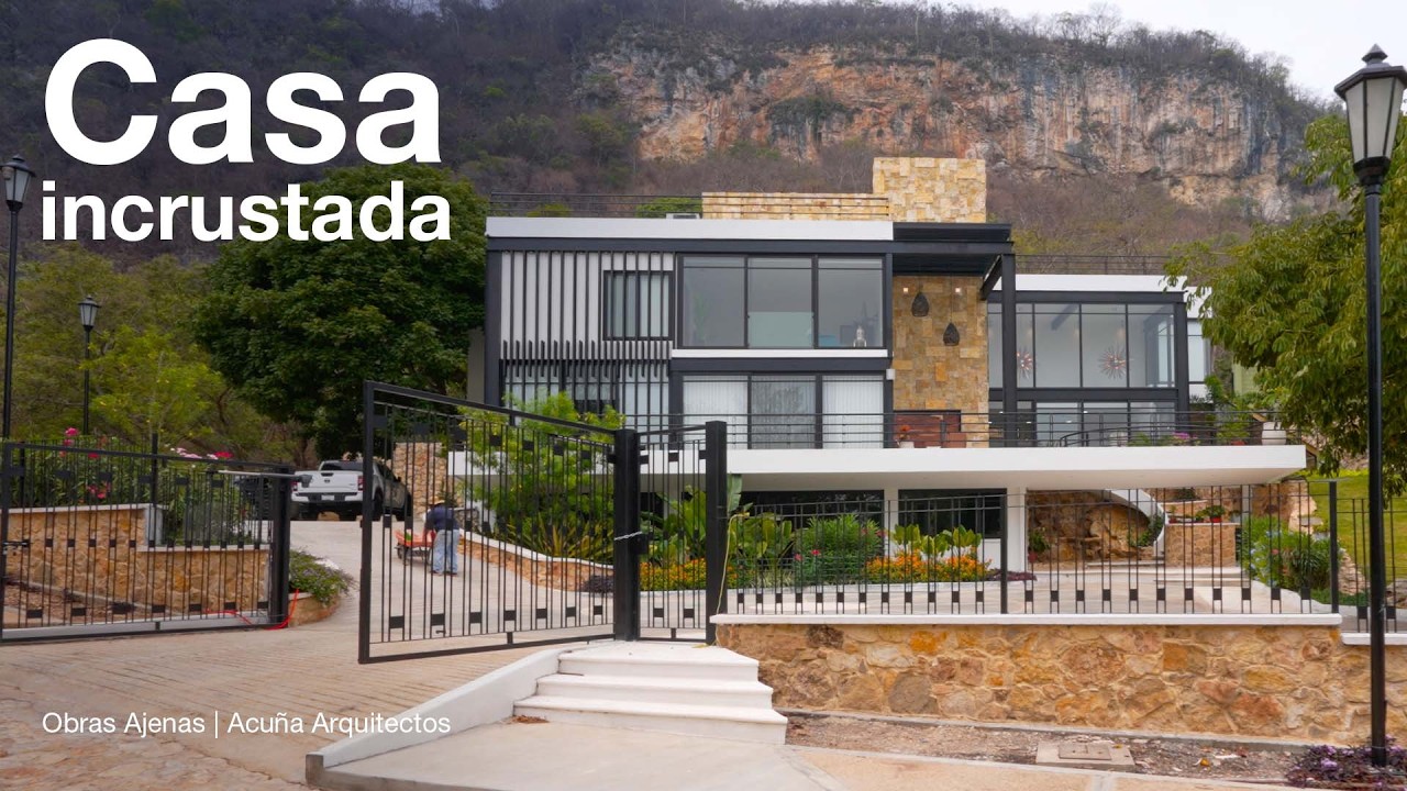 CASA INCRUSTADA EN LA MONTAÑA | Obras Ajenas | Acuña Arquitectos