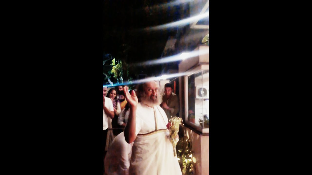 Sri Sri Ravi Shankar Gurudev Blessings to Devotees Earlier from Delhi