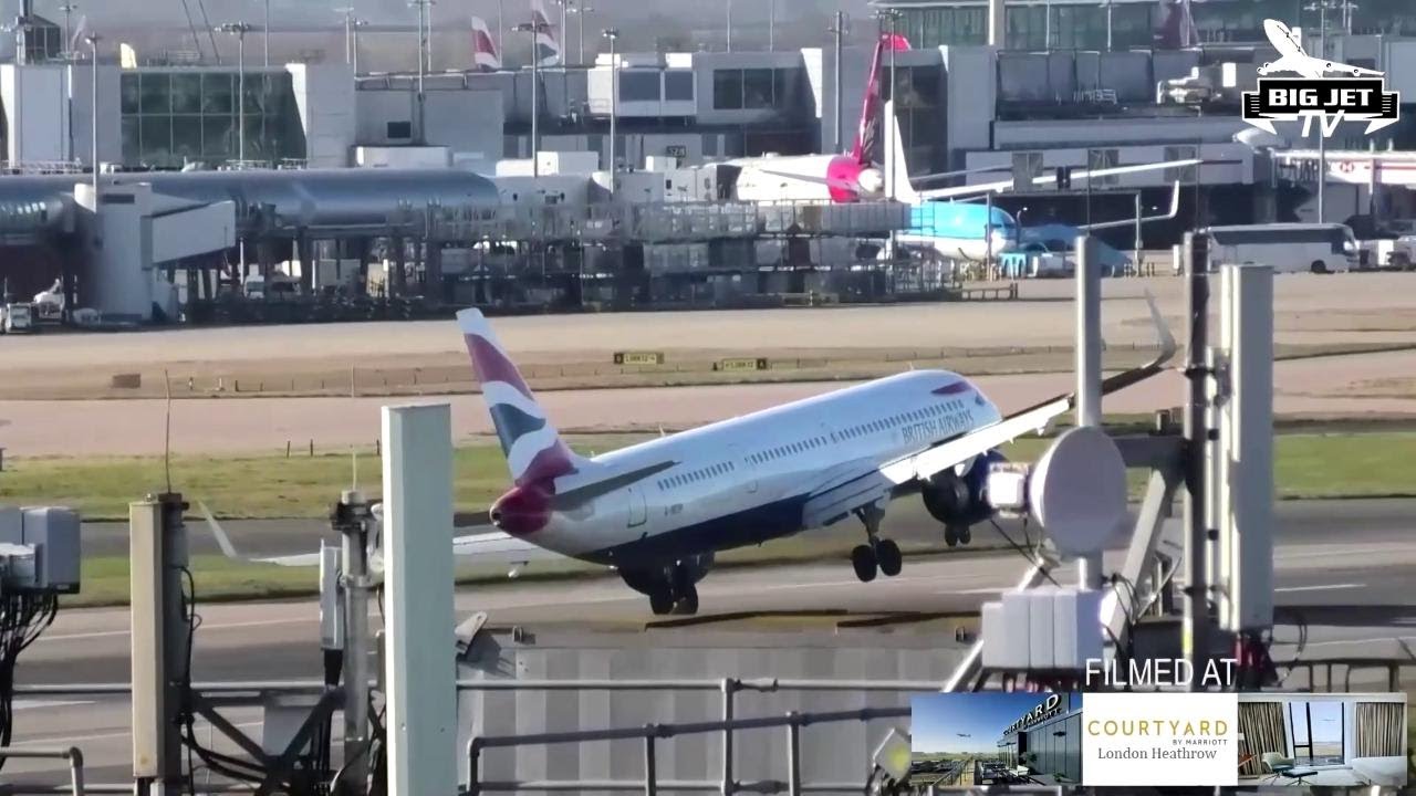 Vento forte a Heathrow: l'aereo tocca la pista, ma &egrave; costretto a riprendere quota